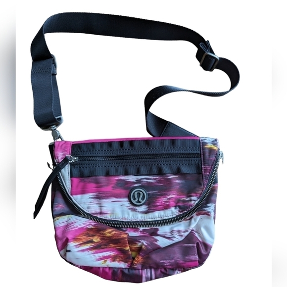 Lululemon festival bag in Pigment Wind Berry - Picture 3 of 11